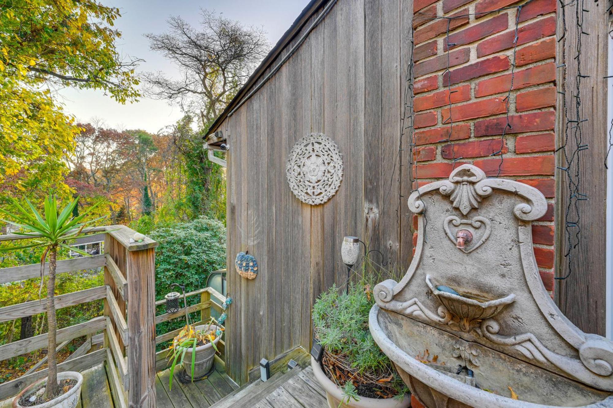 Cozy Dix Hills Apt With Deck About 7 Mi To Beach! Esterno foto